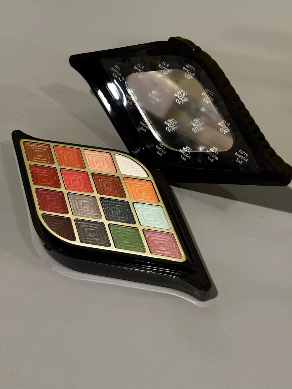 BR Beauty Revolution Makeup Kit: Eyeshadow, Blush, Lip Gloss & Brushes 0.51oz